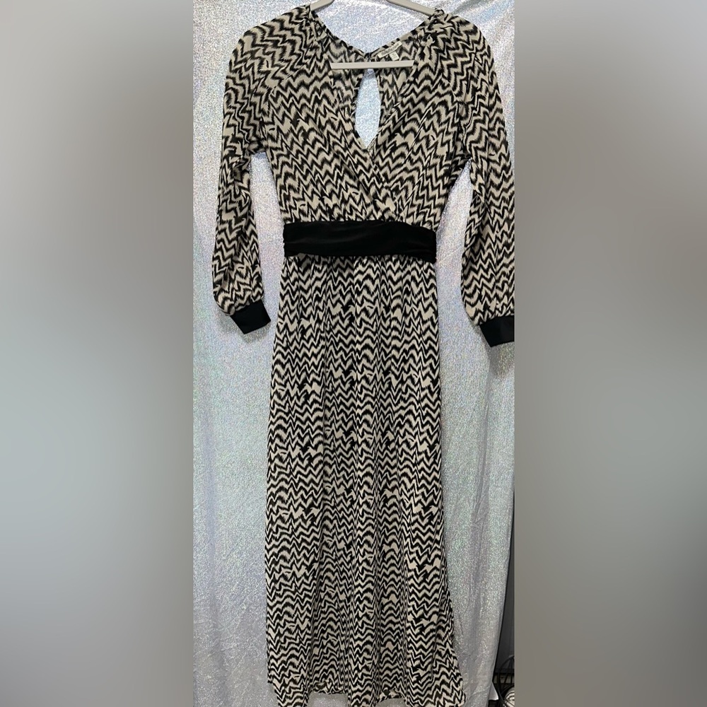 Elegant Black and Cream Maxi Dress